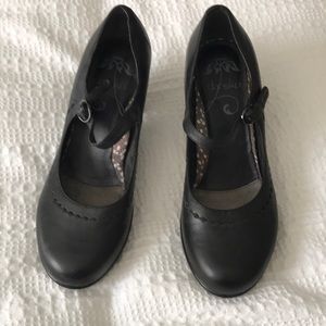 Dansko pumps hardly worn